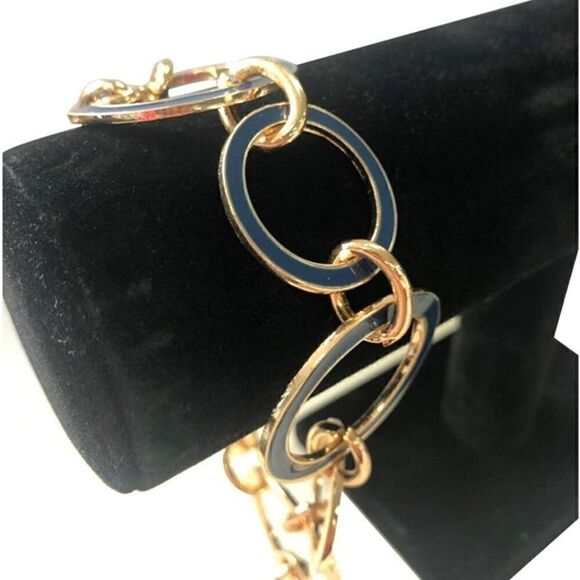 Interlocking Circles Bracelet - Picture 3 of 4